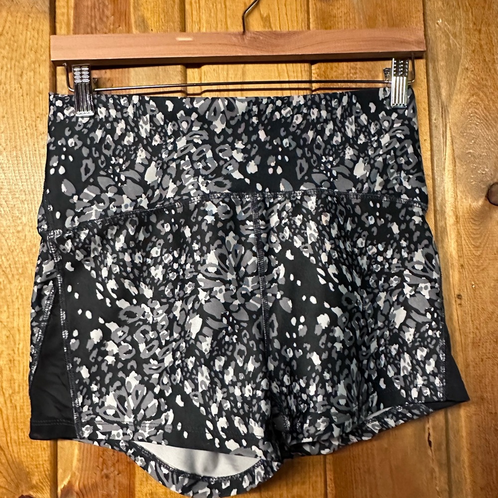Marika Hottie Short